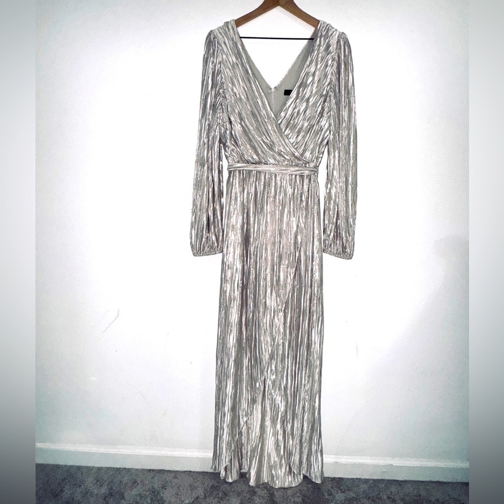 GUESS Beige Belted Tulip Skirt V-Back Long Sleeve Maxi Faux Wrap Dress - Picture 5 of 8